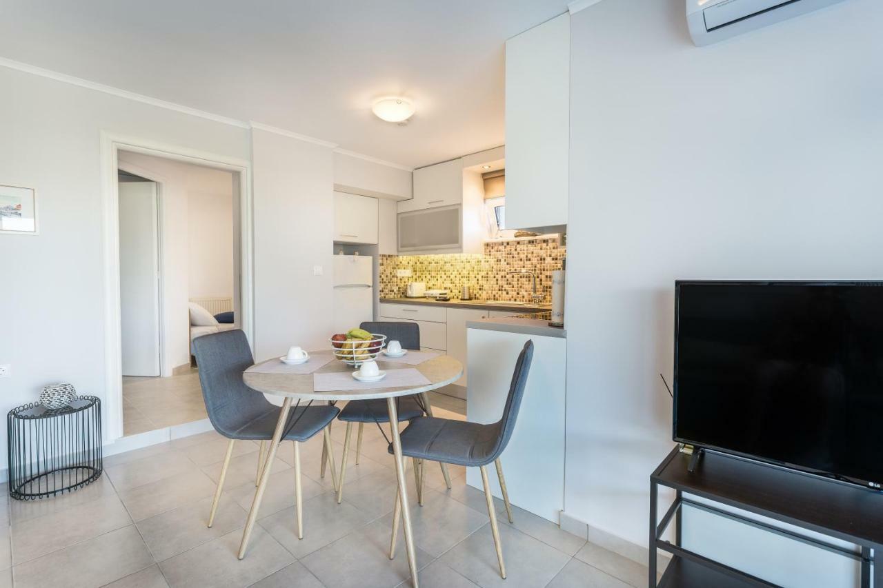 Villa Oasis Galatás Eksteriør billede