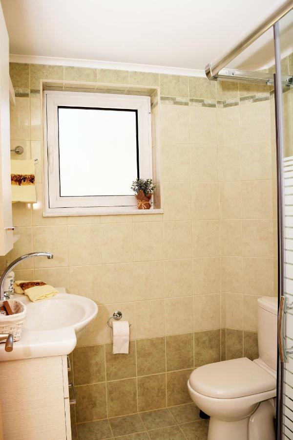 Villa Oasis Galatás Eksteriør billede
